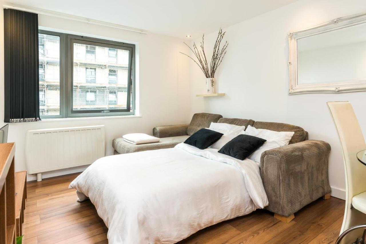 Fast Internet One Bedroom Apartment In Greater London, Id Required Exterior foto